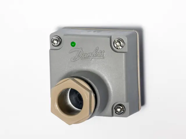 Danfoss Stecker mit Kontrollleuchte fuer Spulen 018Z0089