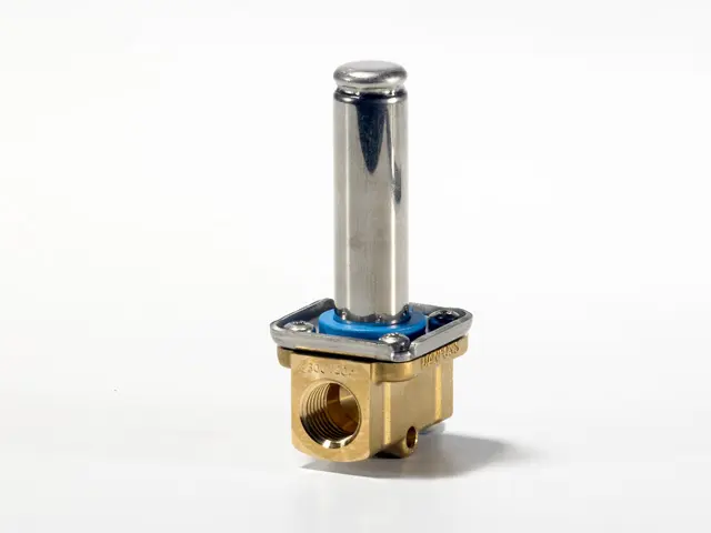 Danfoss Solenoid valve EV 210B 3 B 1/4 kvs 0 3 NC 032U5710